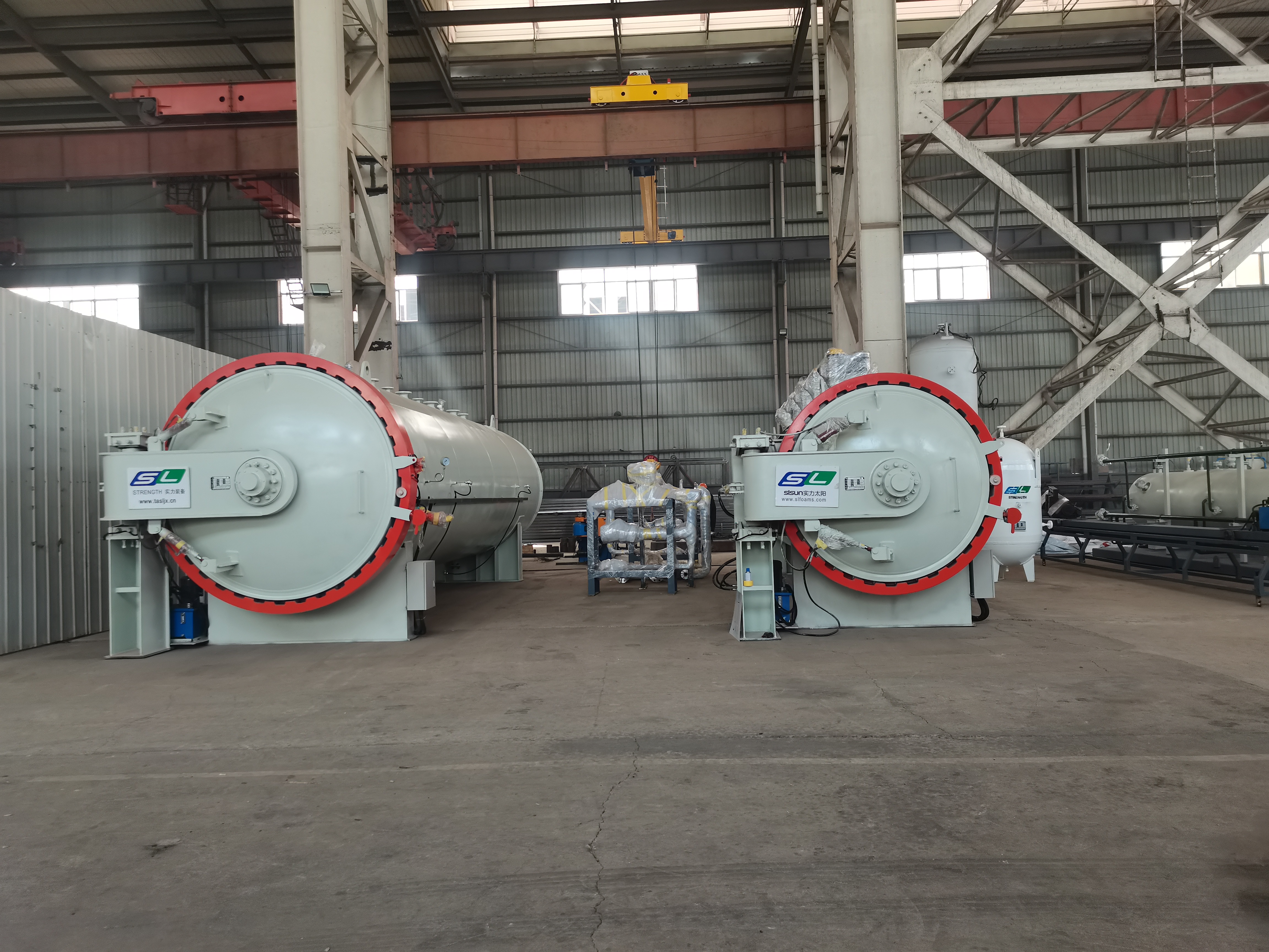 DN2000、DN2400兩臺(tái)新材料熱壓罐發(fā)往江蘇